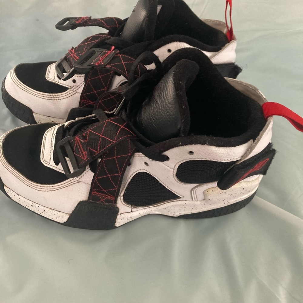 Nikes Air Raid